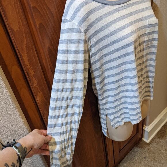 Vans Long Sleeved Grey and White Striped T-shirt Size Medium - Picture 4 of 7